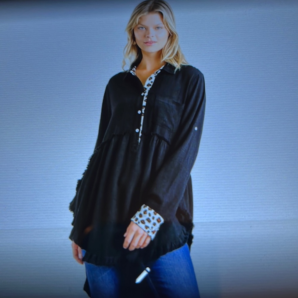 Umgee black top with animal print trim